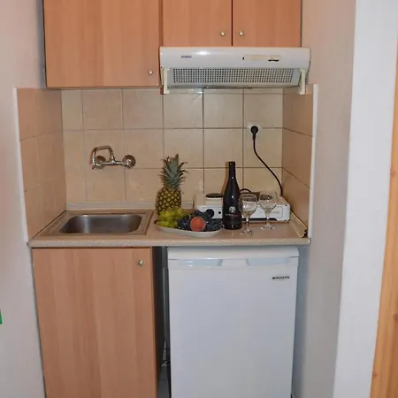 Asteri's Summer Apartman *